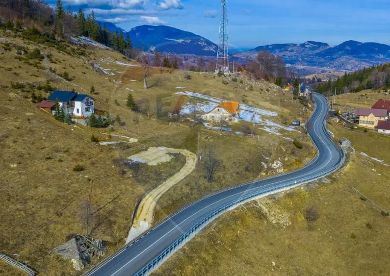 Teren intravilan CU PRIVELISTE DE POVESTE- Fundata- Romania - 12