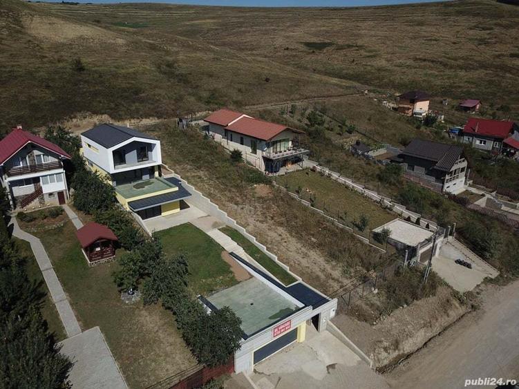 Casa moderna, spa?iu verde ?i priveli?te spre lac - Str. Salcamilor, Campene?ti - 2