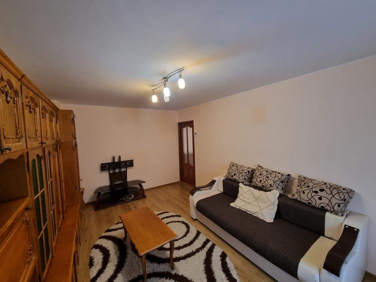 Zona Neagoe Voda- bloc din anul 1989- 2 camere decomandate- etaj 1 - 5