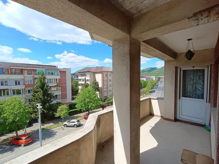 OCAZIE RARA! 4 camere, 98 mp, garaj+beci inclus, strada Culturii - 5