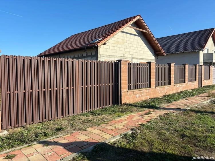 Vand casa la rosu cu tamplarie PVC - 12