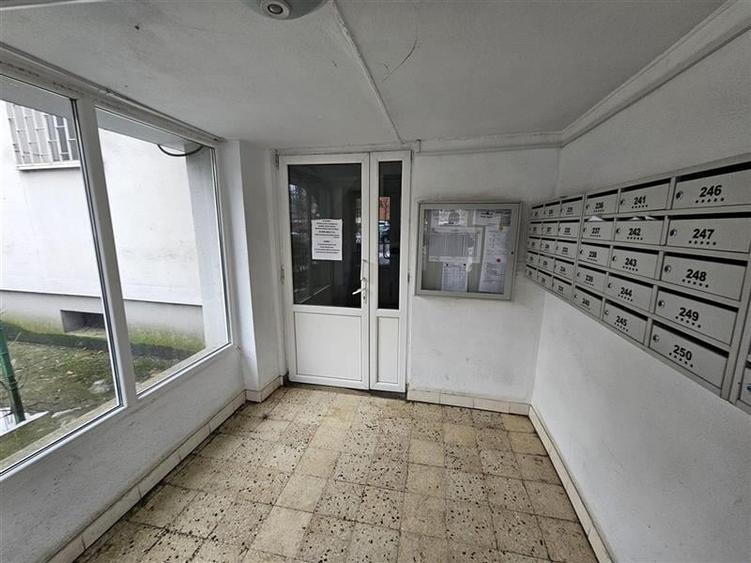 Apartament 3 camere de vanzare - etaj 2 - aproape de metrou Dristor - 3