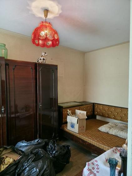 Vand apartament cu 2 camere etaj 1 - 4