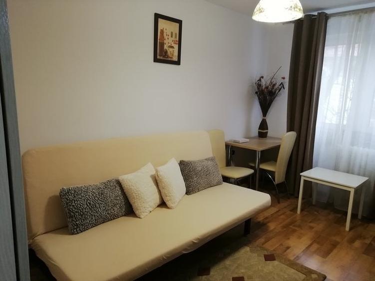 Unirii, Piata Alba Iulia, Moise Nicoara - 1