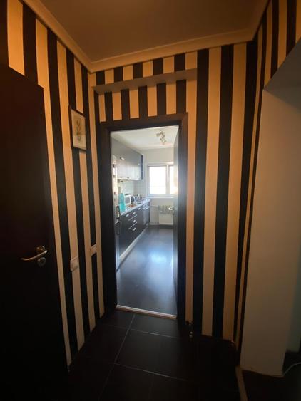 Apartament cu 3 camere semidecomandat în Brâncoveanu
