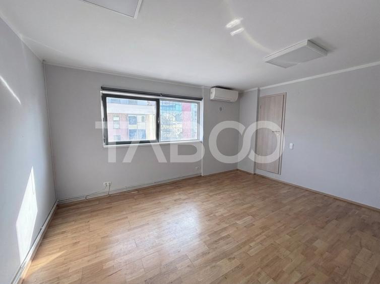 Cladire de birouri cu spatiu comercial la parter si 6 locuri parcare - 2