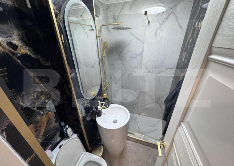 Apartament de vanzare, cu 2 camere, zona Micro 6 - 1