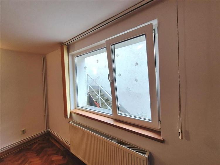 Casa individuala cu curte, 5 camere, cartier Noua - 8