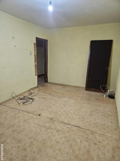 Vand ap.2 cam confort1A langa spitalul CFR,strada Domnisori. - 1