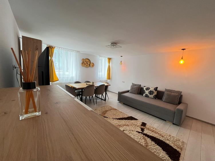 Vand apartament cu 3 camere pe Str Lunga, renovat integral - 2