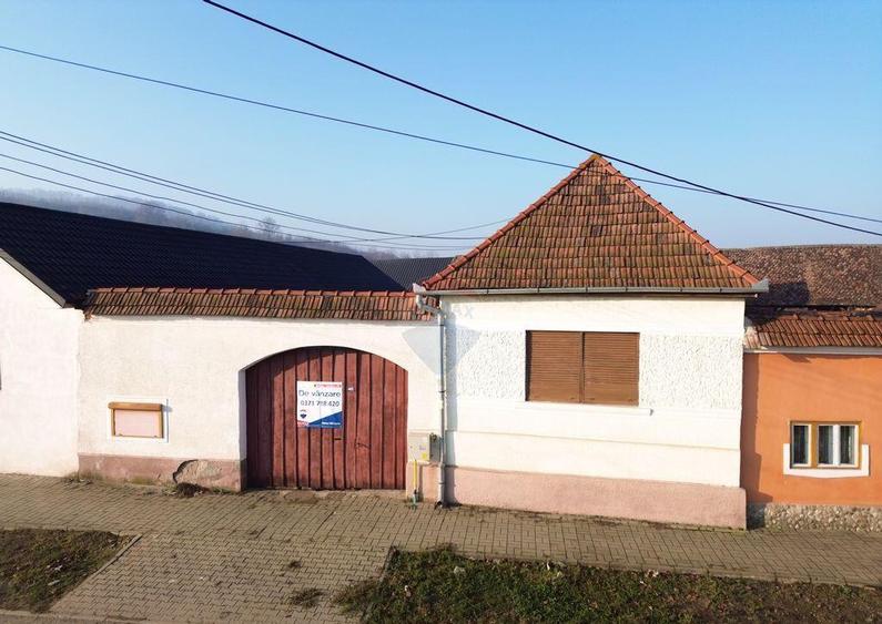 Casa 3 camere si 1400 mp teren in Brateiu - jud. Sibiu - 1
