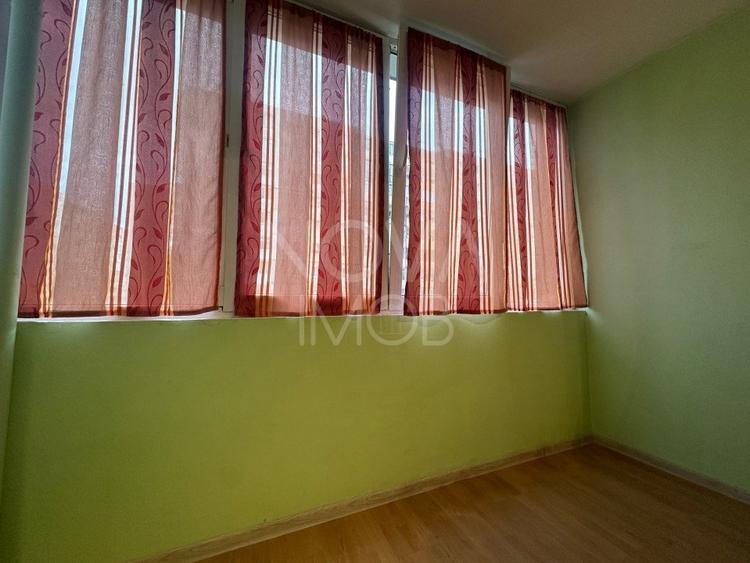 Apartament 3 camere, decomandat - Str. Semaforului - 12