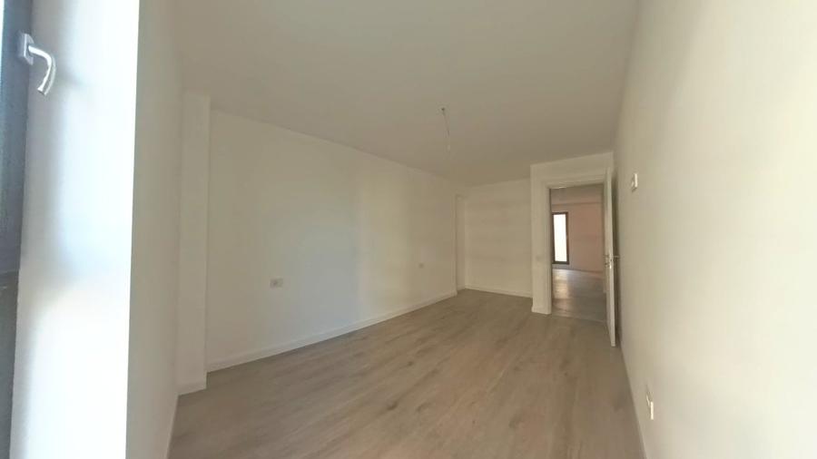 Apartament cu 3 camere decomandat în Străulești