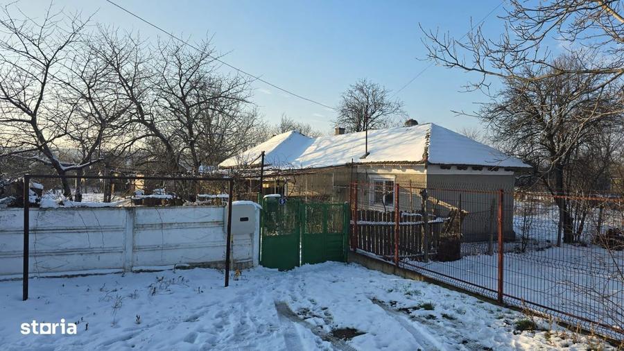 Poarta Alba Strada Intrarea Lacului casa batraneasca cu teren 1430 mp - 1