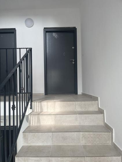 Apartament cu 3 camere semidecomandat în Dara