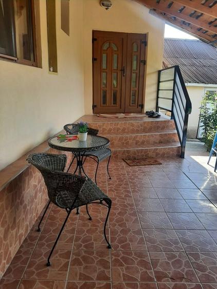 De Vanzare Casa spatioasa cu teren generos - 8