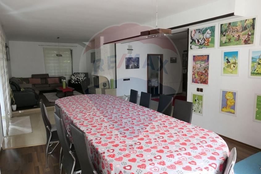 Vilă cu 10 camere de vânzare în zona Centrala - 6