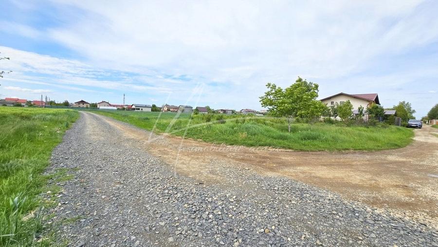Teren intravilan in zona rezidentiala, la 1 km de A0 si A1 - 16