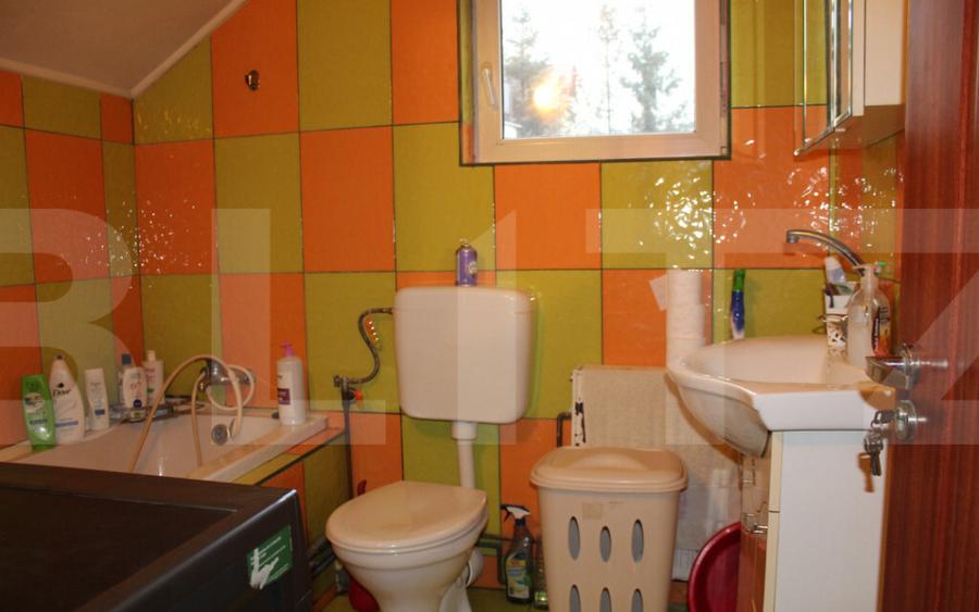 Casa cu etaj ?i spa?iu comercial, vedere la partia de sc - 6