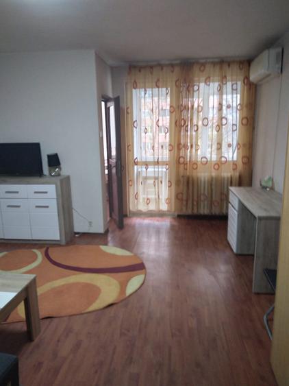 Dristor, garsoniera langa metrou , 300 euro, etaj 1 - 3