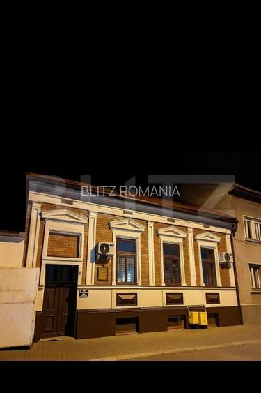 Proprietate de vanzare, cu 13 camere, 200 mp, zona ultracentrala! Proprietate de vanzare, cu 13 camere, 200 mp, zona ultracentrala!