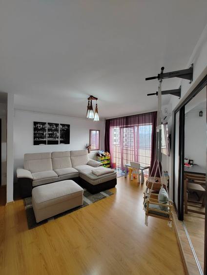 Persoana fizica vand apartament cu 2 camere mobilate & utilate langa RIVUS Piata 1 Mai - 1