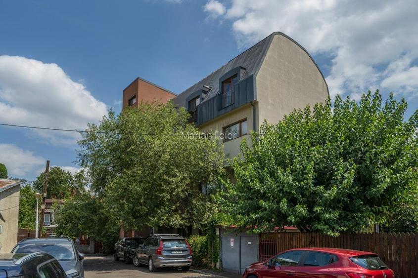 Apartament cu 3 camere decomandat în P-ța Sfântul Ștefan