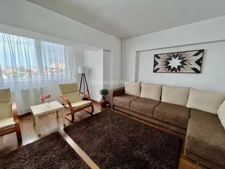 Apartament cu 3 camere pe 13 Decembrie Apartament cu 3 camere pe 13 Decembrie