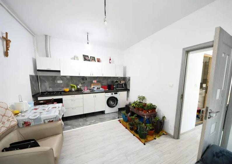 De vanzare casa cu 3 apartamente + anexa 75 mp, Comision 0% - 5