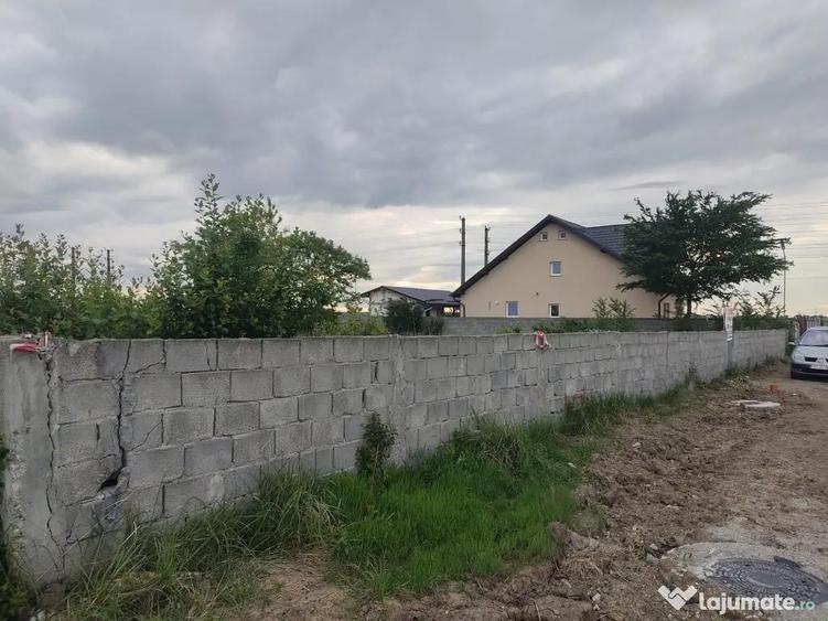 Se vand doua parcele de teren a cate 520 mp fiecare, situate pe strada Luncii - 3