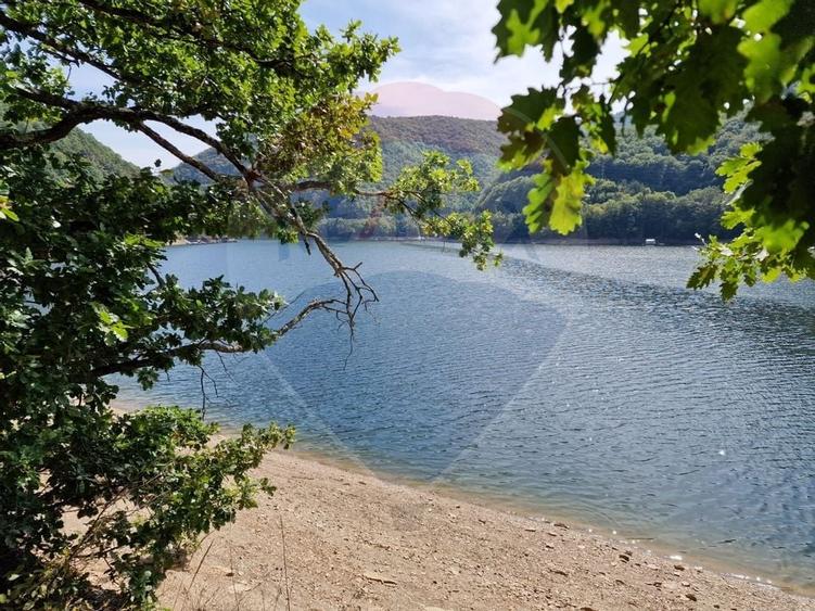 Teren intravilan cu deschidere la lacul Tarnița - 1