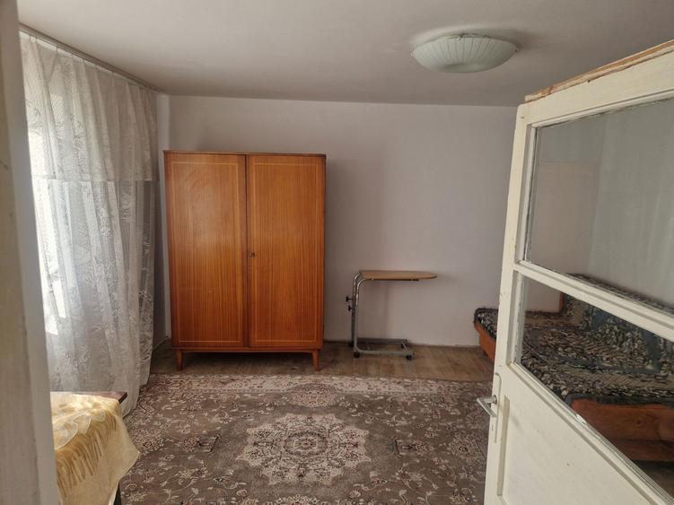 Casa si teren in orasul Harlau - 6