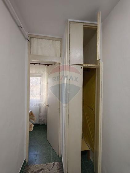 Garsonieră spațioasă cu balcon mare, Brazda, etaj 1 - 5