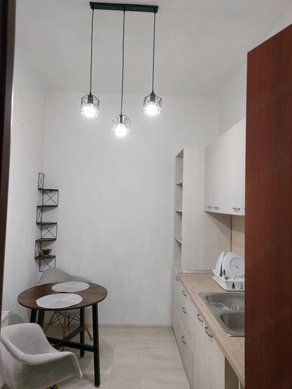 Apartament cu 3 camere semidecomandat în Central