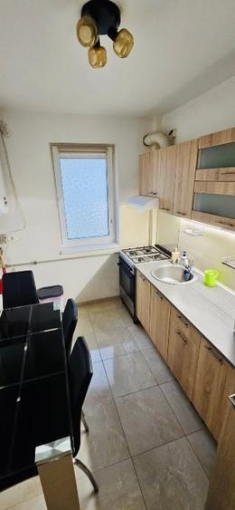 Proprietar inchiriez apartament complet mobilat si utilat, la prima chirie - 12