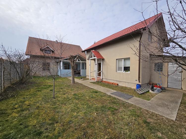 Două case individuale, P+M, construcții 2002/2007, în Giroc, comision 0% - 2