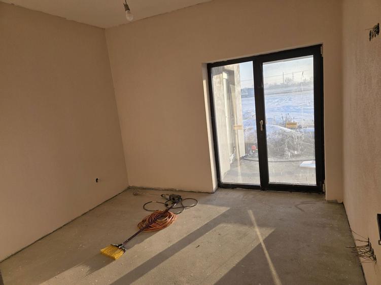 Vand casa 3 camere ,3 bai, Santandrei inscrisa in CF.(Zona drumul expres, terenurile de tenis) - 2