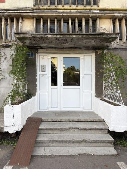Apartament cu 2 camere semidecomandat în 5 Călărasi
