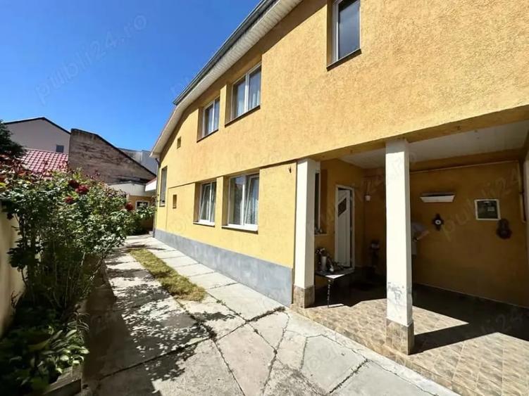 Casă individuală cu 5 camere cu Canalizare în Titulescu