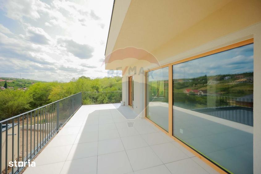 Casă cu 5 camere cu Teren 435 Mp în Paleu