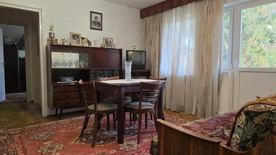 Apartament cu 3 camere semidecomandat în Zamfirescu
