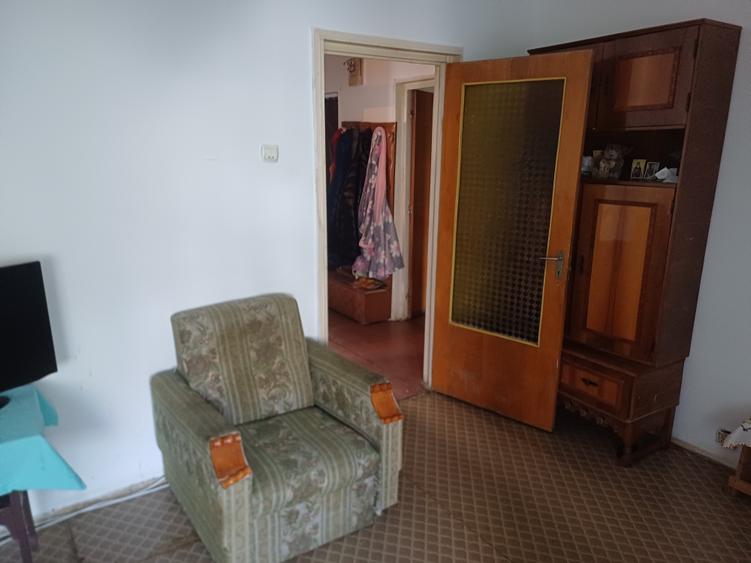 Apartament cu 3 camere decomandat în Aviației