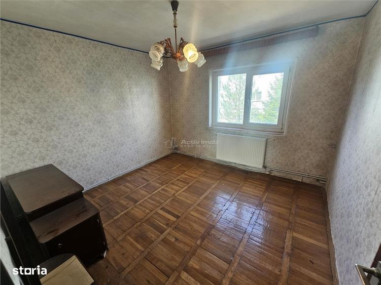 Apartament cu 4 camere decomandat în Central