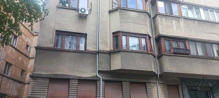 Apartament cu 3 camere semidecomandat în Batistei