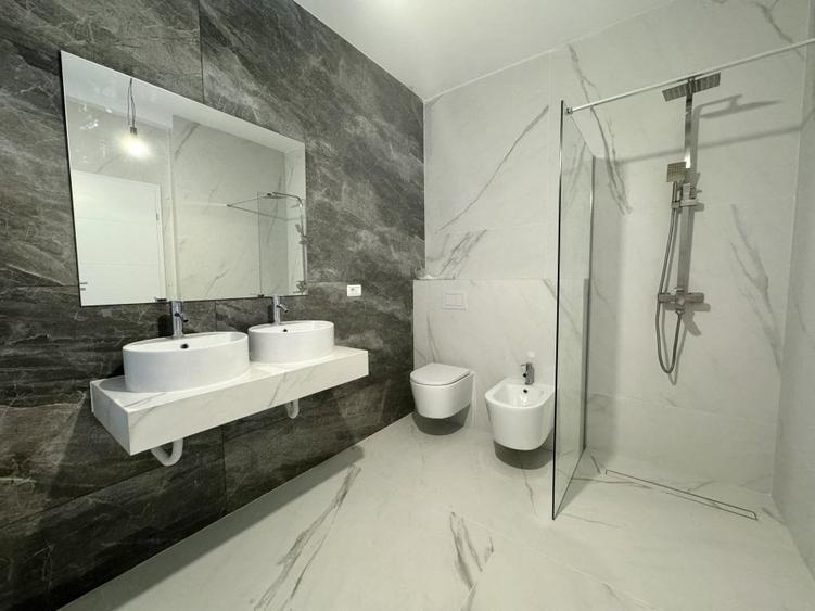Duplex cu 4 camere cu Canalizare în Remetea Mare