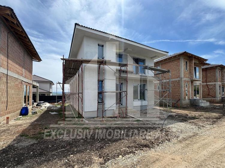 Casă individuală cu 4 camere cu Canalizare în Cetate