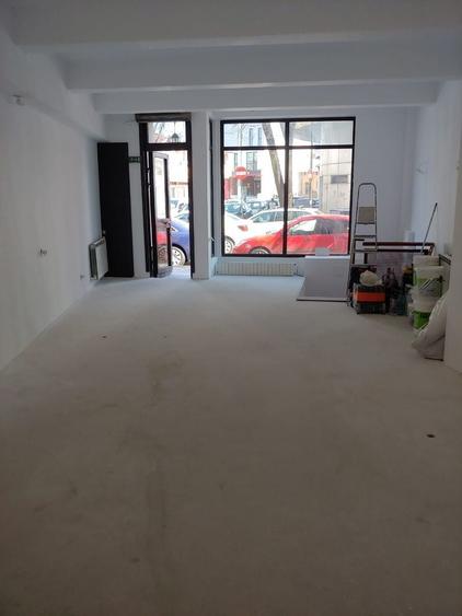 Spațiu comercial, de 345 mp, în P-ța Romană