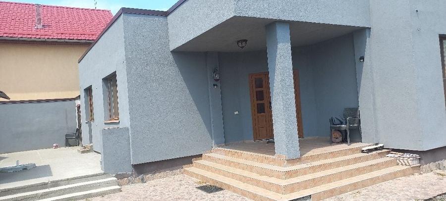 Casă cu 3 camere în Dezmir