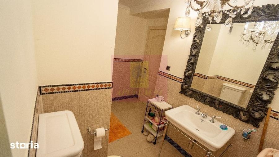 Apartament cu 4 camere decomandat în Clăbucet