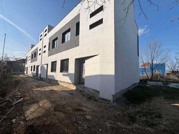 Duplex cu 3 camere cu Canalizare în Industriilor